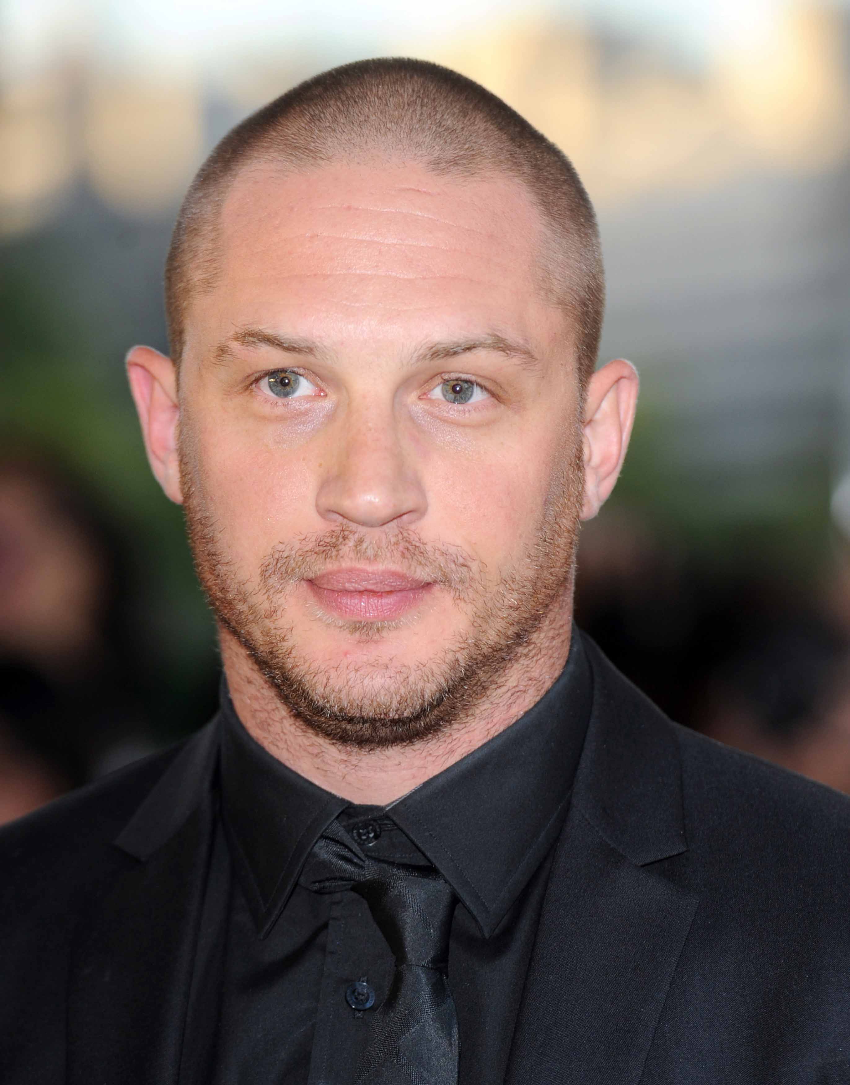 Прическа под 0 3. Tom Hardy. Фото Тома Харди. Томас Харди актер. Томас Харди лысый